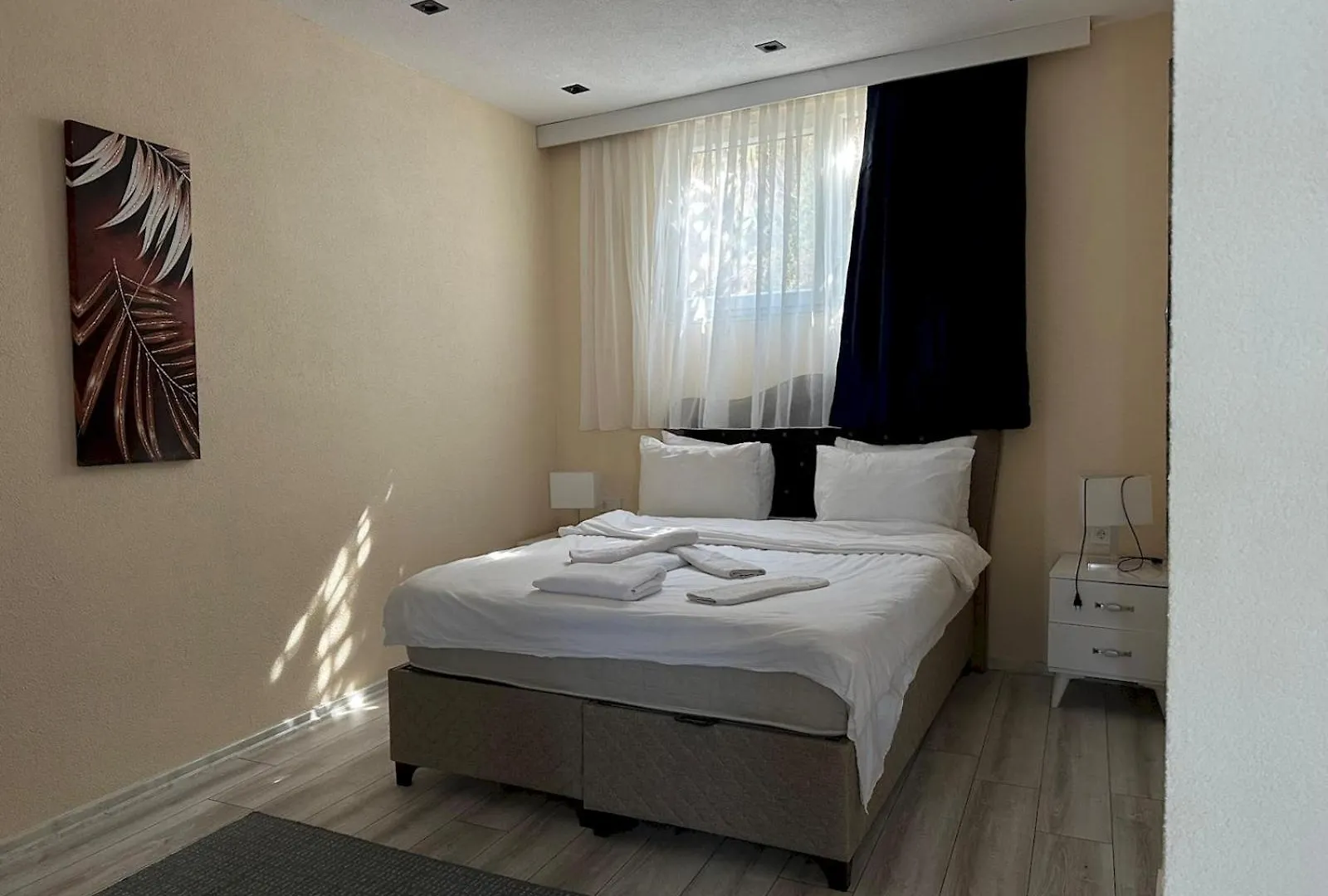 Stylish Lakeview Home 2 Bedroom Steps To The Lake Bogazici 0*,