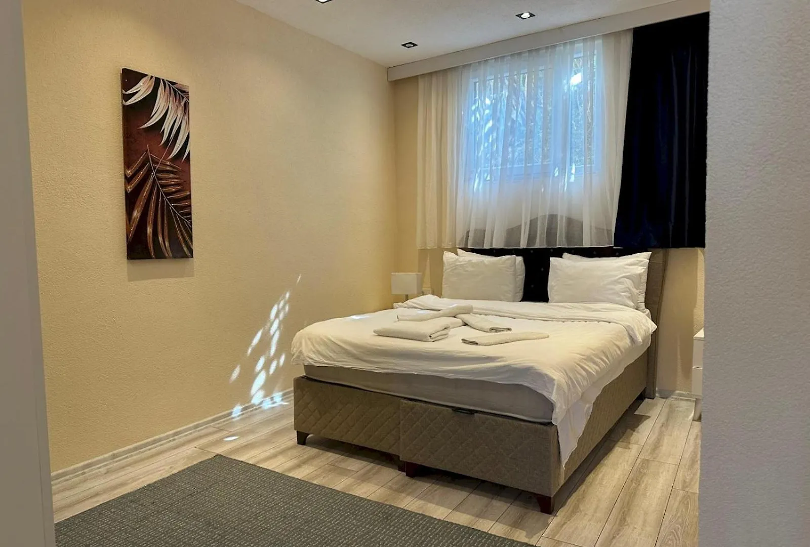 Stylish Lakeview Home 2 Bedroom Steps To The Lake Bogazici Casa de Férias