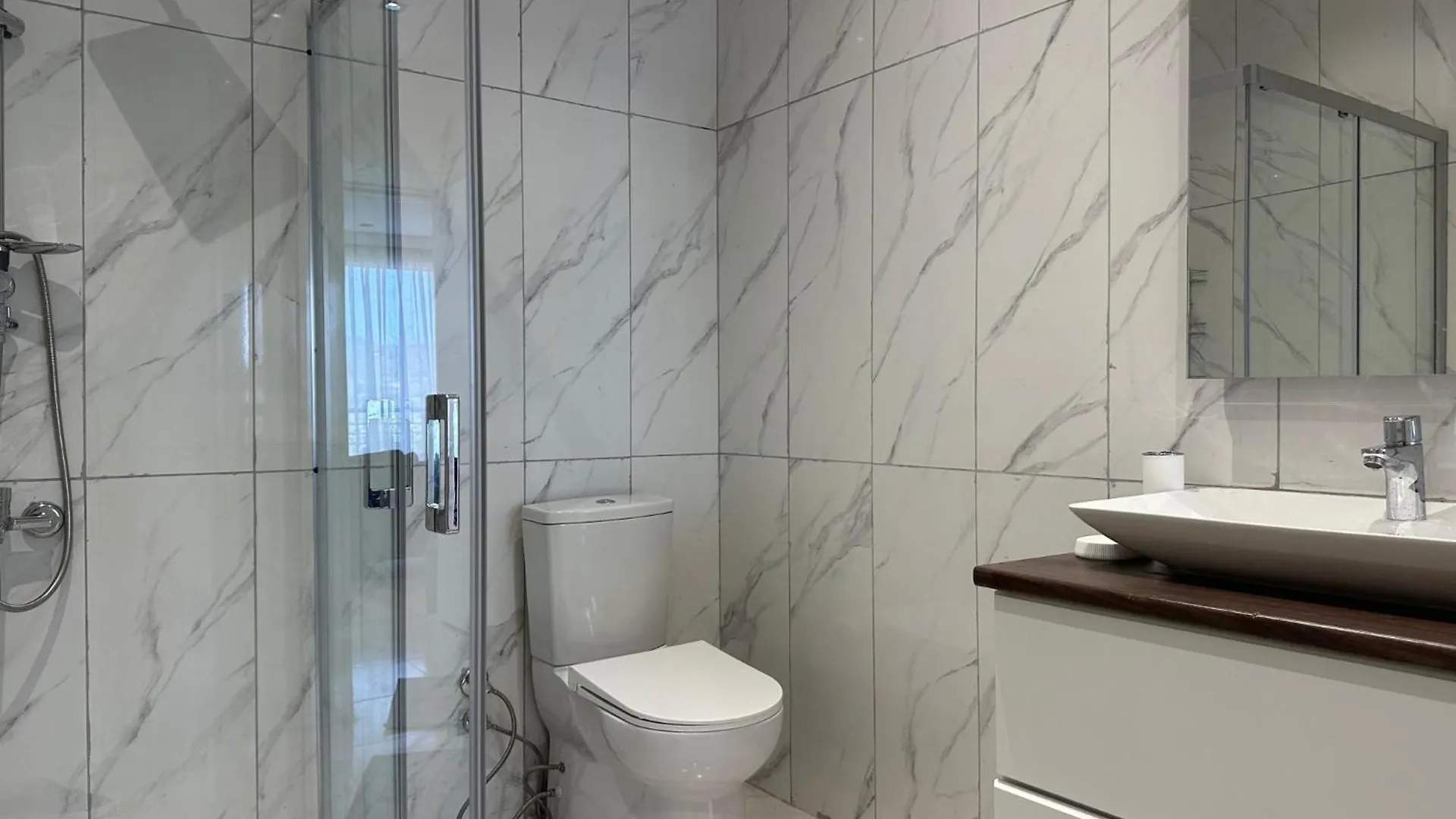Stylish Lakeview Home 2 Bedroom Steps To The Lake Bogazici 0*,  Turquia