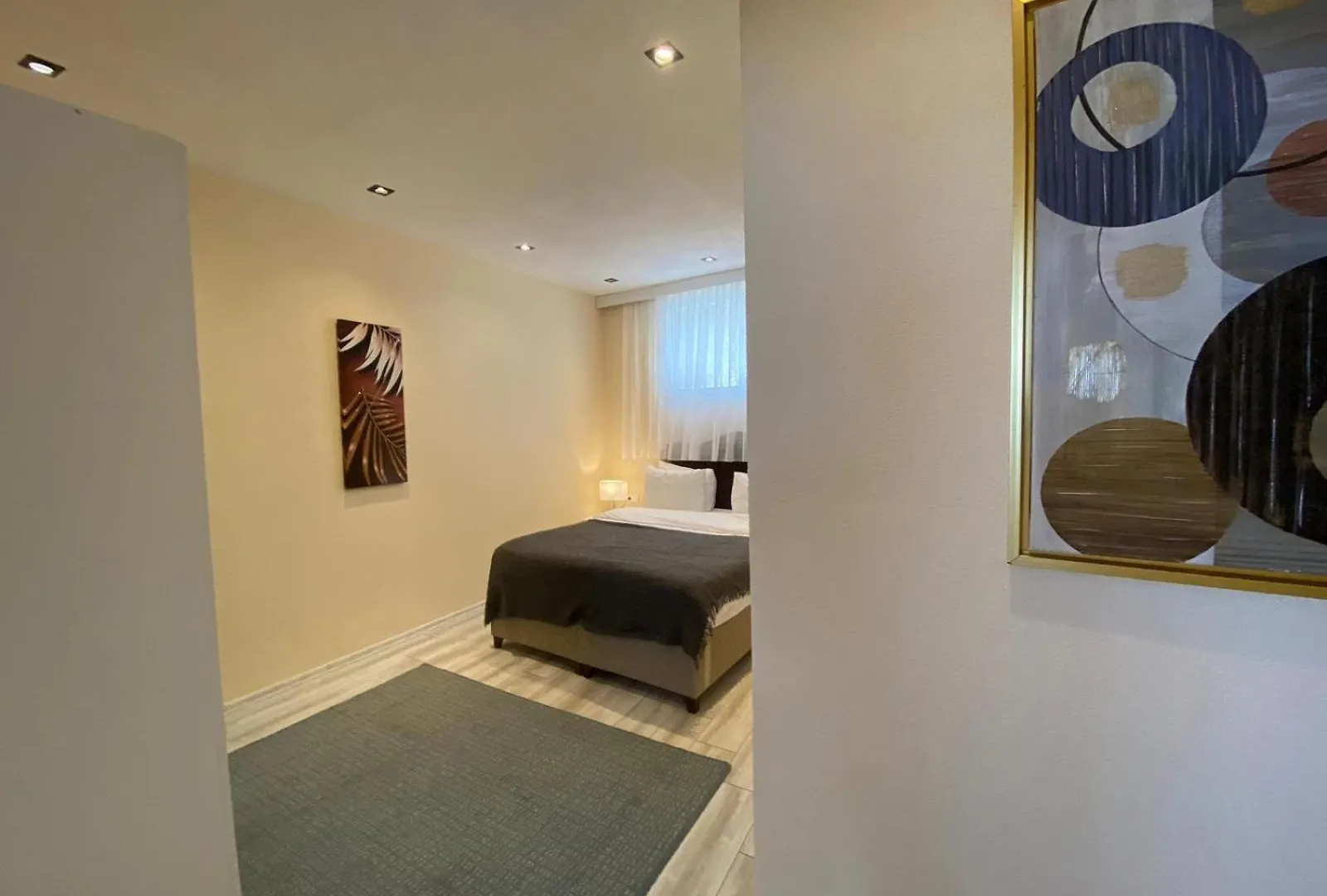 Stylish Lakeview Home 2 Bedroom Steps To The Lake Bogazici Casa de Férias