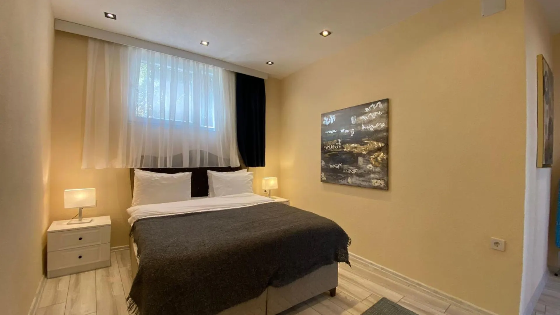Stylish Lakeview Home 2 Bedroom Steps To The Lake Bogazici