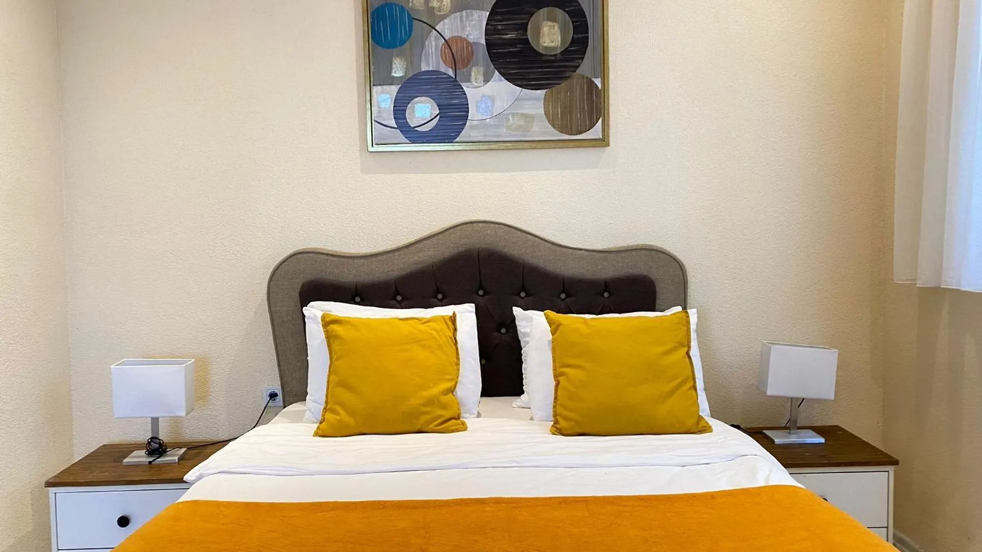 Stylish Lakeview Home 2 Bedroom Steps To The Lake Bogazici 0*,