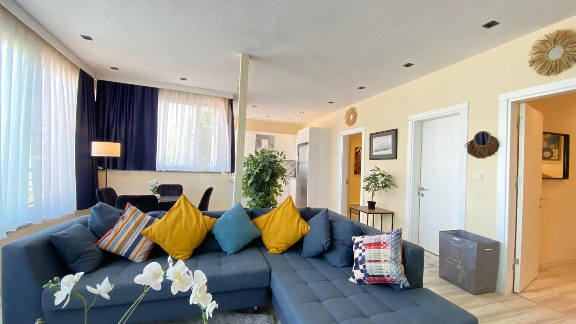 Stylish Lakeview Home 2 Bedroom Steps To The Lake Bogazici