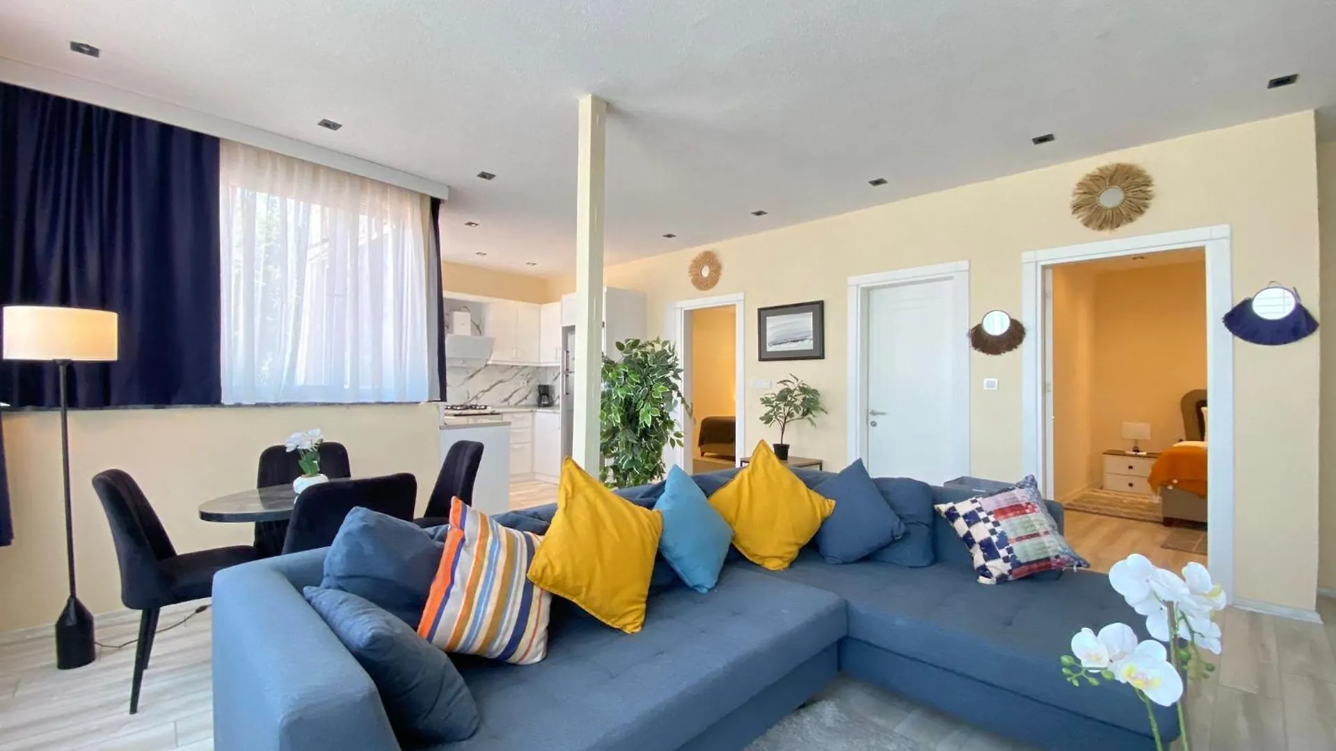 Stylish Lakeview Home 2 Bedroom Steps To The Lake Bogazici