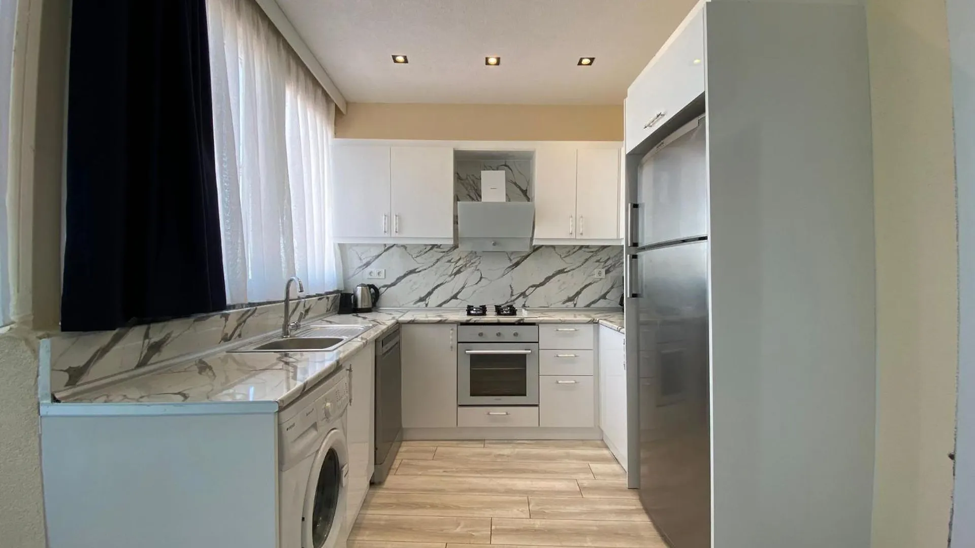 Stylish Lakeview Home 2 Bedroom Steps To The Lake Bogazici 0*,  Turquia